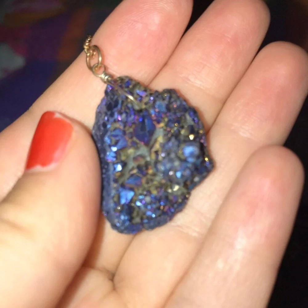 NIGHT SKY GEODE ROCK NECKLACE - Picture 3 of 3